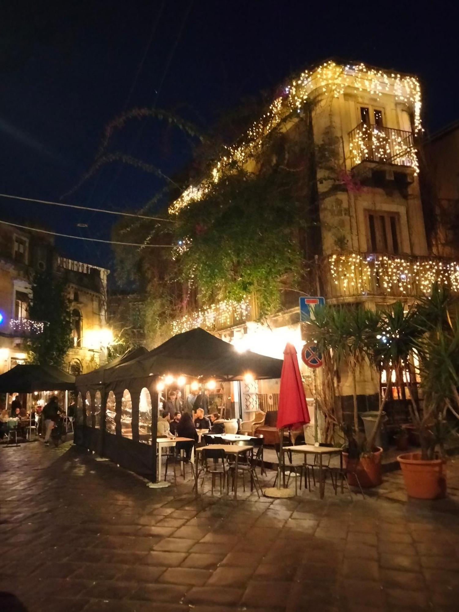 Etna Timeo Central Apartment In Baroque Building Катания Экстерьер фото
