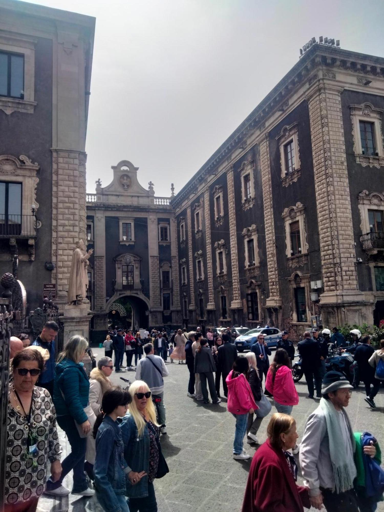 Etna Timeo Central Apartment In Baroque Building Катания Экстерьер фото